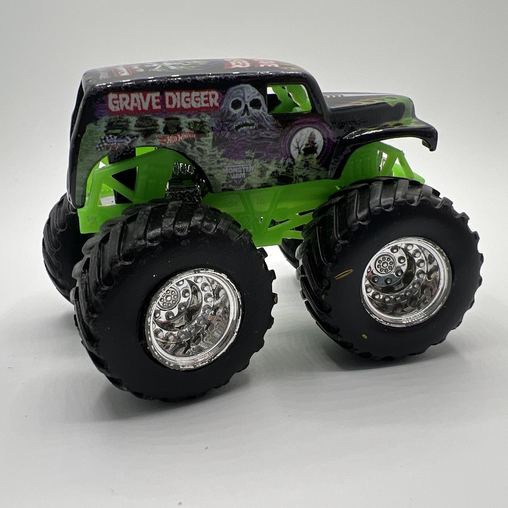 Hot Wheels Monster Jam Grave Digger Monster Truck Diecast 1:64